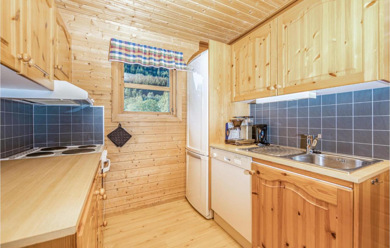 Cozy Home In Fjaerland With House A Mountain View Eksteriør bilde