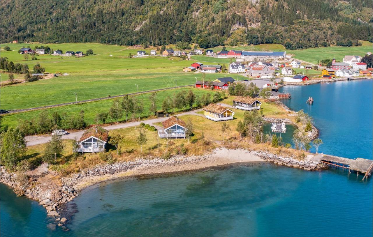 Cozy Home In Fjaerland With House A Mountain View Eksteriør bilde