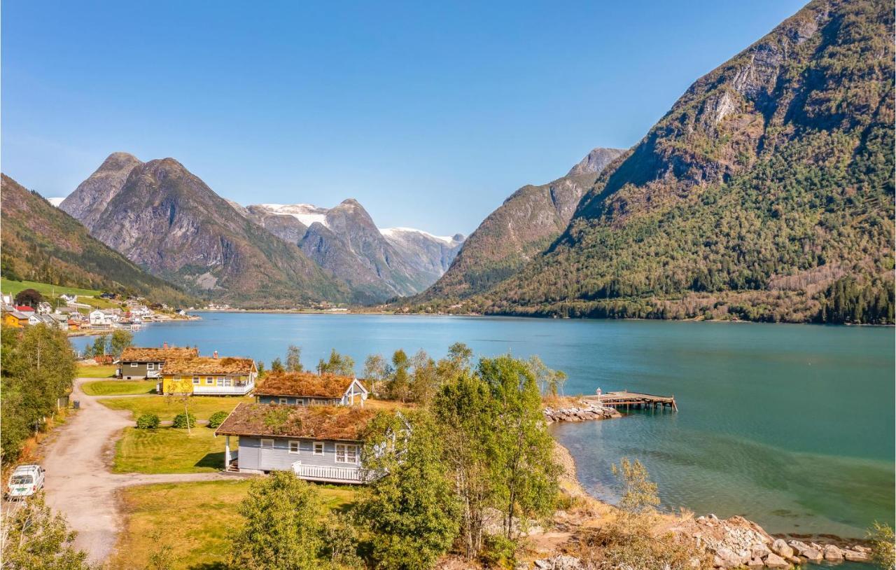 Cozy Home In Fjaerland With House A Mountain View Eksteriør bilde