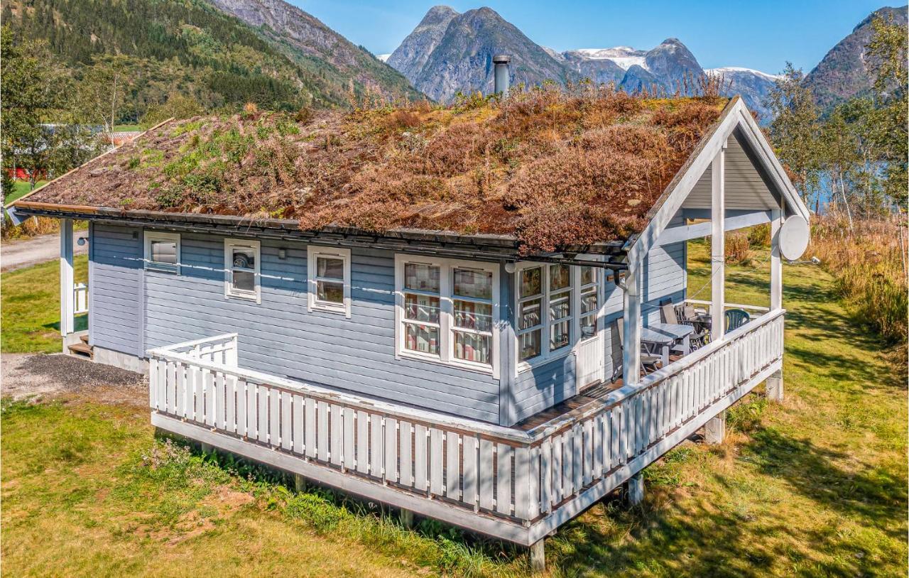 Cozy Home In Fjaerland With House A Mountain View Eksteriør bilde