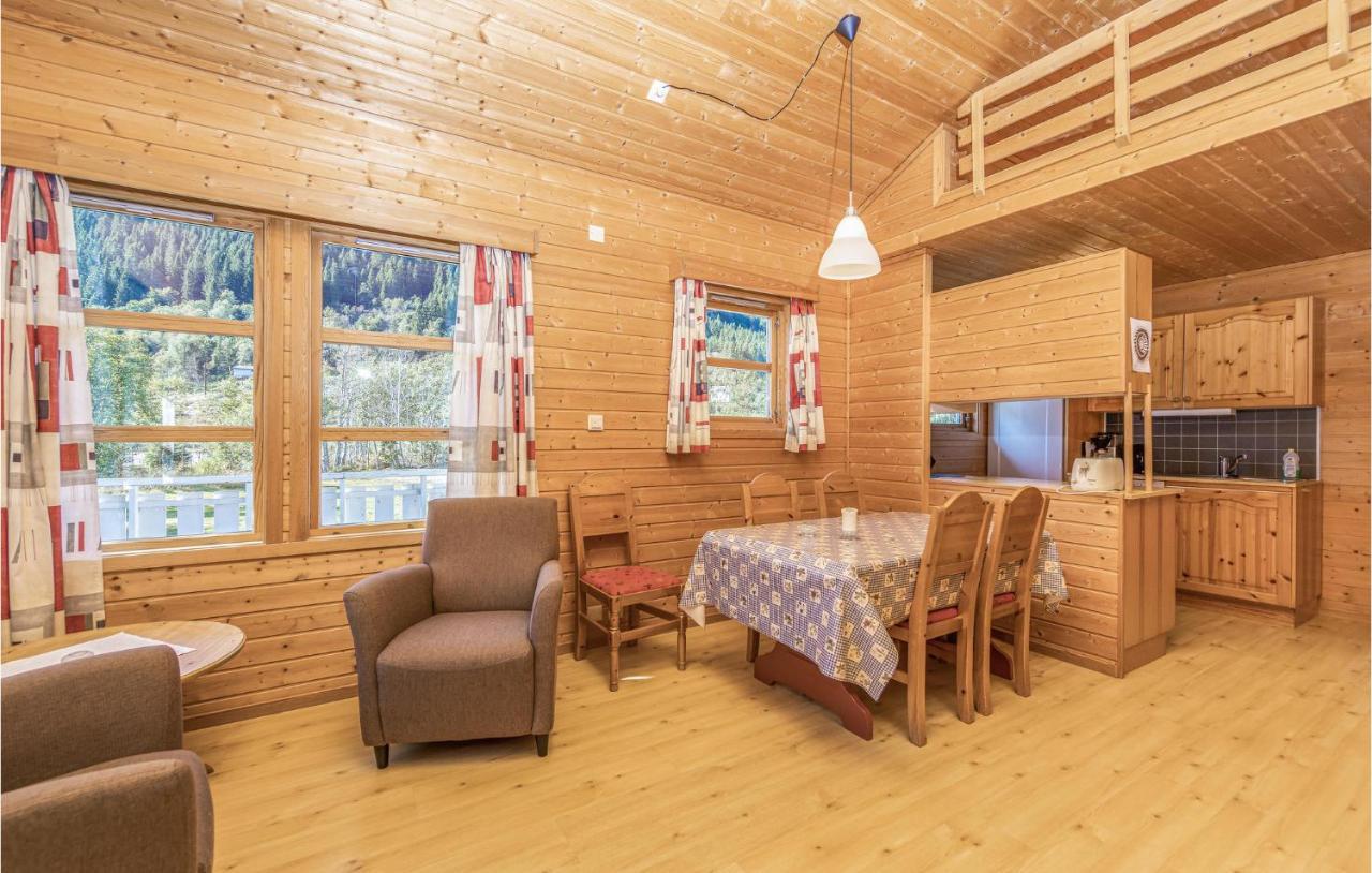 Cozy Home In Fjaerland With House A Mountain View Eksteriør bilde