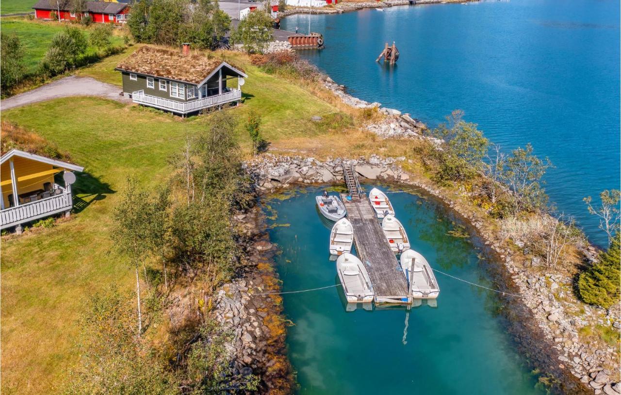 Cozy Home In Fjaerland With House A Mountain View Eksteriør bilde
