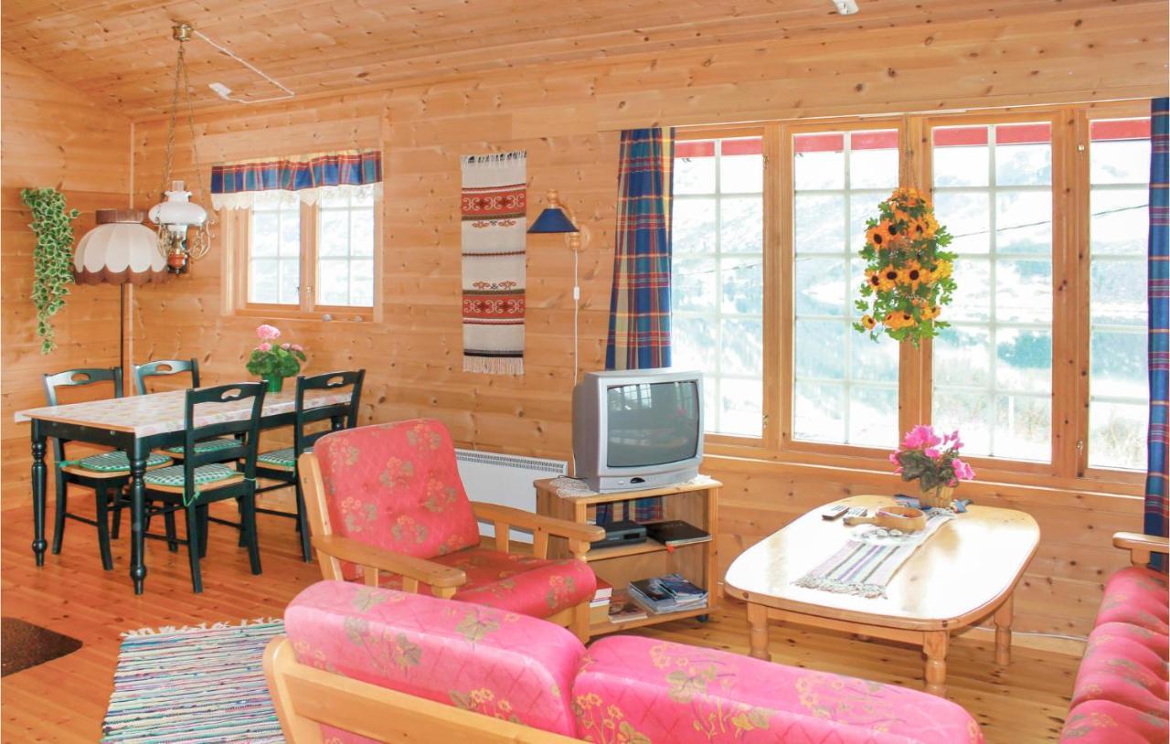 Cozy Home In Fjaerland With House A Mountain View Eksteriør bilde
