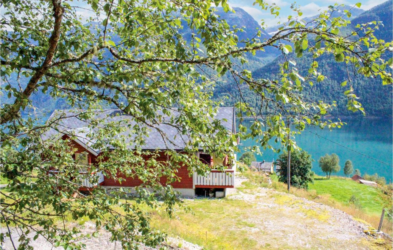 Cozy Home In Fjaerland With House A Mountain View Eksteriør bilde