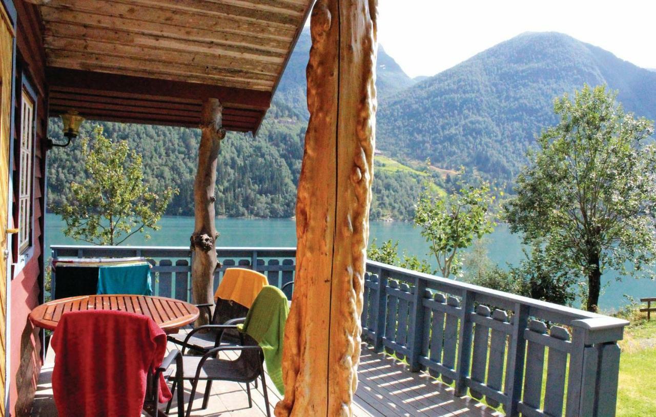 Cozy Home In Fjaerland With House A Mountain View Eksteriør bilde