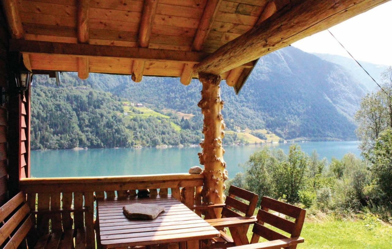 Cozy Home In Fjaerland With House A Mountain View Eksteriør bilde